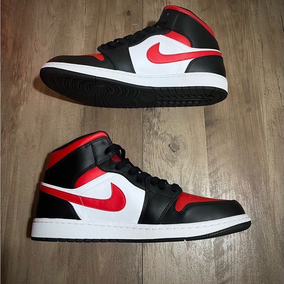 Air Jordan 1 Mid ‘Bred Toe’ - Picture 5 of 5